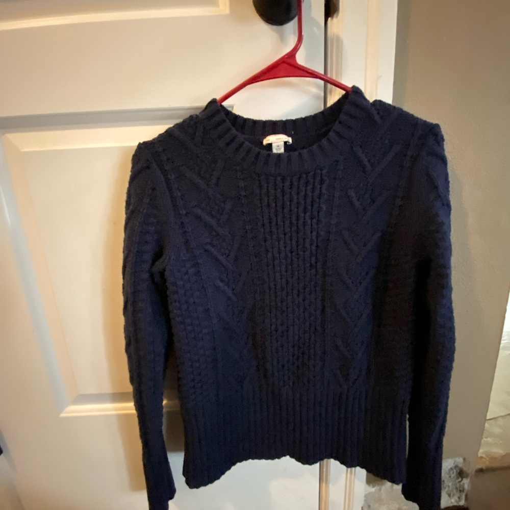 Gap navy size M sweater